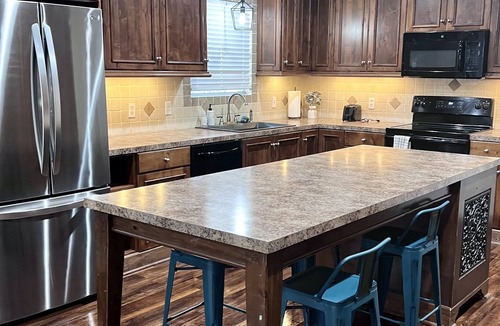 Montgomery Cottage | Quite Cottage located 5 minutes from Lake Conroe