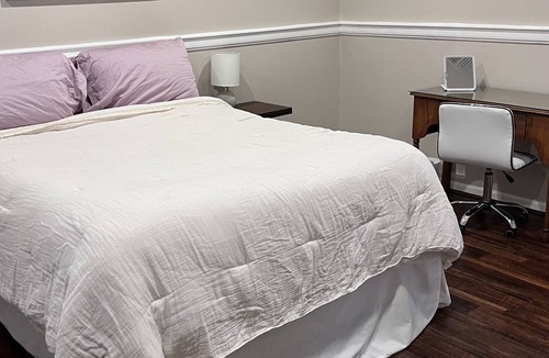 Montgomery Cottage | Quite Cottage located 5 minutes from Lake Conroe