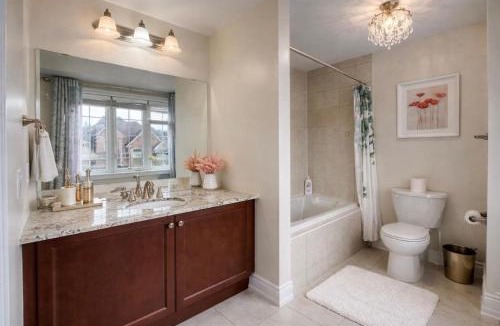 Vaughan House | Quite Cozy Private Room In Vaughan with Private Bathroom and Free Parking
