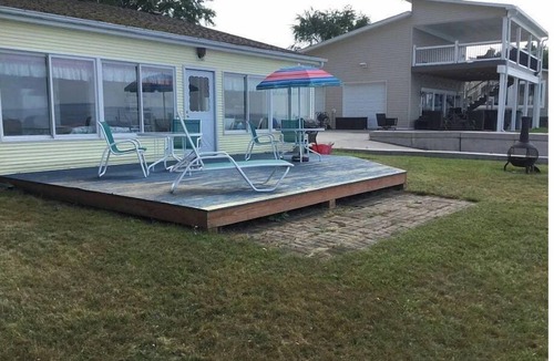Town of Somerset House | Quite Enjoyable Lake Ontario with million dollar sunset/No pets