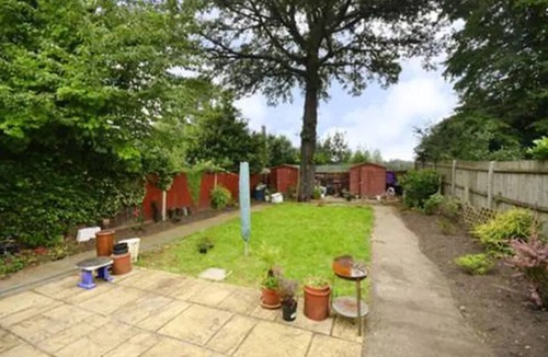 Acton Apartment | Quite Garden Flat with parking