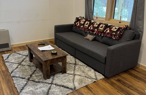 Johnson Cabin | Quite/Peaceful country setting in the woods cabin/house