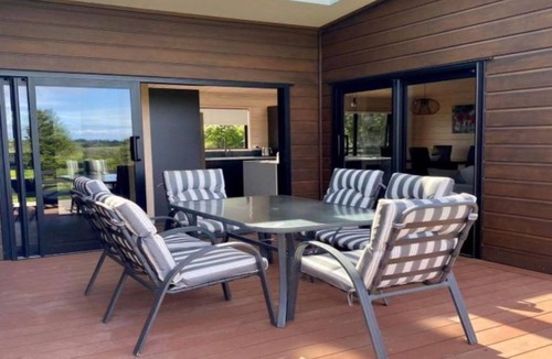 Tararua Forest Park House | Quite Private close to cafes beach river