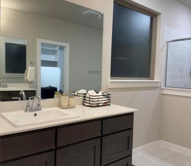 Red Oak House | Quite Red Oak Getaway, Pet Friendly, Gameroom