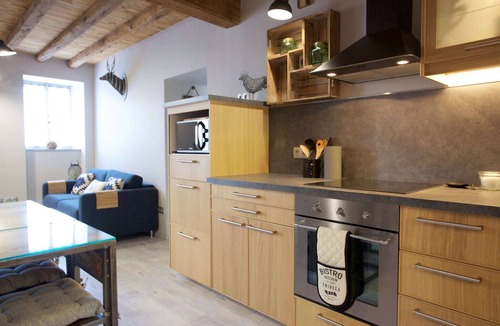 Bourg-de-Thizy Cottage | quito - château de laforest