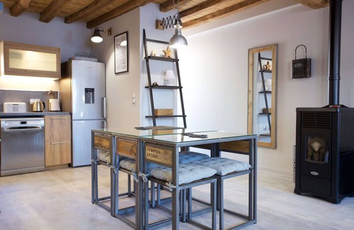 Bourg-de-Thizy Cottage | quito - château de laforest