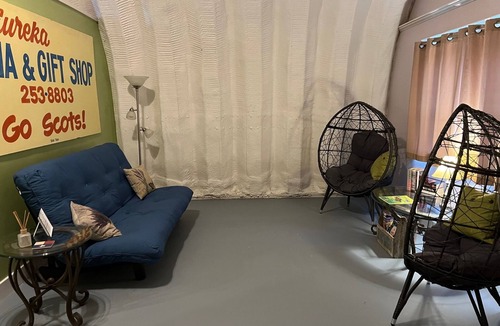 Eureka Springs House | Quonset Hut Glamping in Style: 5 minutes from Kings River