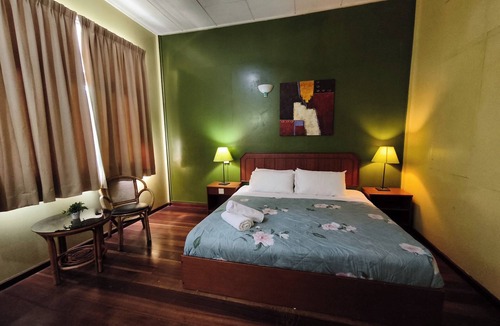 Kawasan Perindustrian Chendering Hotel | Qurata Riverside Resort