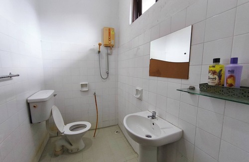 Kawasan Perindustrian Chendering Hotel | Qurata Riverside Resort