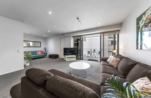 Newton Apartment | QV Family Size! (1127)