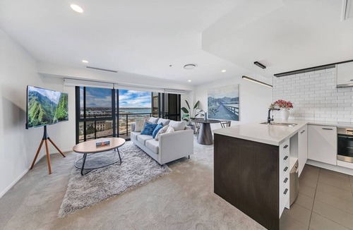 Auckland Central Business District Apartment | QV Stays Central Stunner with Harbour Views