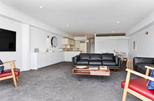 Auckland Central Business District Apartment | QV Stays Harbourfront Escape