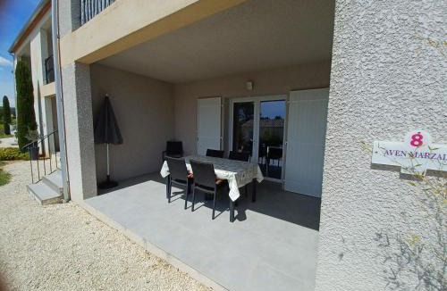 Saint-Martin-d'Ardeche Apartment | Résidence Château Saint Martin