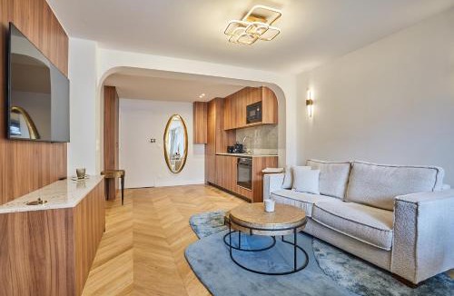 Saint-Vincent-de-Paul Apartment | Résidence Centre de Paris by Studioprestige