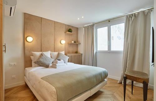 Saint-Vincent-de-Paul Apartment | Résidence Centre de Paris by Studioprestige