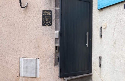 Pont-du-Chateau Apartment | Résidence de la Place