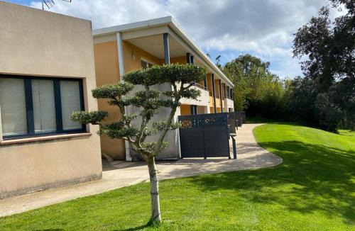 Garrigues Apartment | Résidence Du Golf