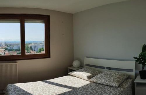 Saint-Priest Apartment | Résidence du Parc de Lyon Est 102m2 pkg free