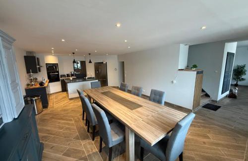 Saint-Parize-le-Chatel House | Résidence du commerce 4 étoiles