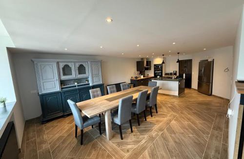 Saint-Parize-le-Chatel House | Résidence du commerce 4 étoiles