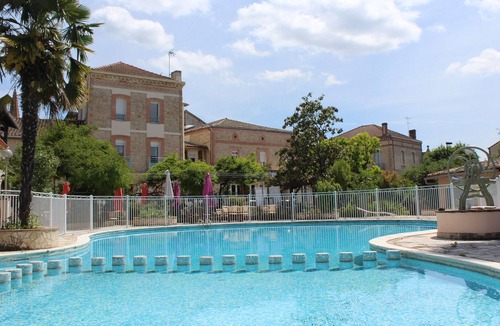 Caussade Hotel | Résidence Hôtel Larroque