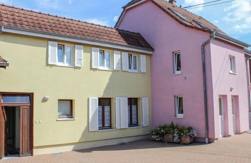 Marckolsheim Apartment | Résidence jaune et rose by Interhome