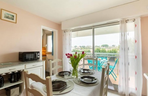 Meschers-sur-Gironde Apartment | Résidence Le Centre by Interhome