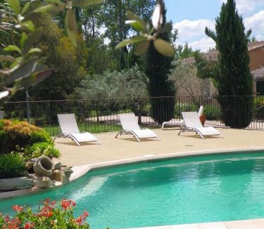 Loriol-du-Comtat House | Résidence Les Peupliers