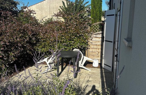 Jonzac Apartment | Résidence Les Roussets