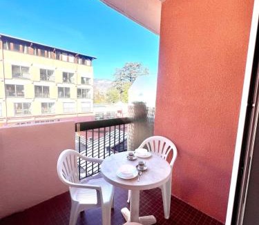 Vernet-les-Bains Apartment | Résidence thermale de Vernet-les-Bains - balcon, ascenseur, wifi, parking