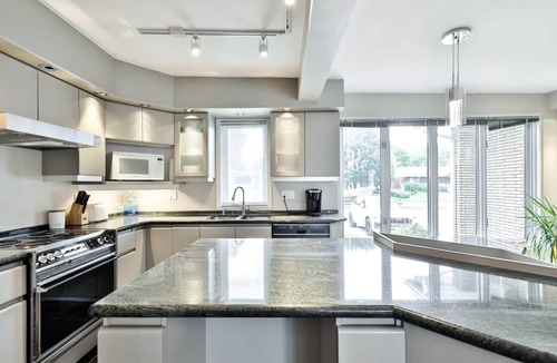 Repentigny House | Réveillez-vous/Havre de paix