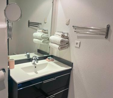 Lourdes Apartment | [Rêve Rose] Studio Équipé, Wifi, Vue