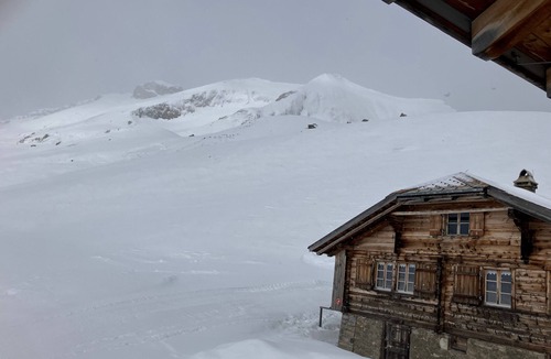 Unter dem Birg Ski Chalet | Rüebihütte, Sennhütte South