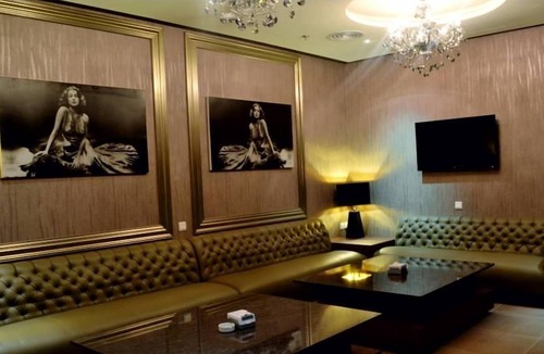 Lubuk Baja Apartment | R 1162 Siska’s Superior Room With Break Fast, Pool View & Electronic Locks