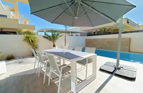 Los Montesinos House | R-40-1 Nice Holiday Villa with pool