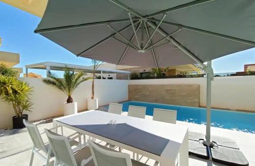 Los Montesinos House | R-40-1 Nice Holiday Villa with pool