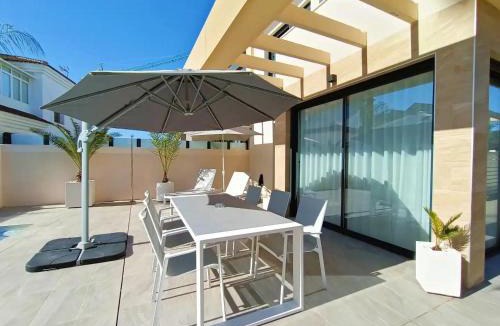 Los Montesinos House | R-40-1 Nice Holiday Villa with pool