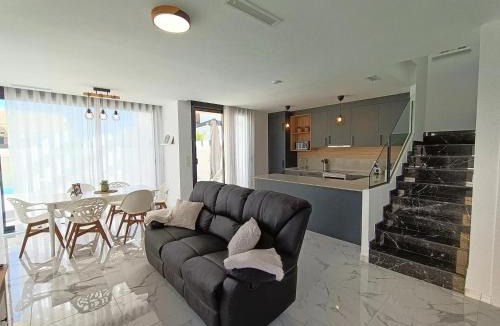 Los Montesinos House | R-40-1 Nice Holiday Villa with pool