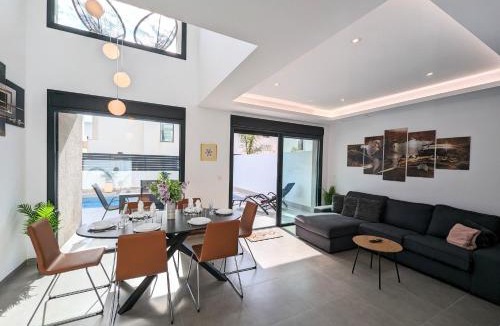 Los Montesinos House | R-58 New Luxury