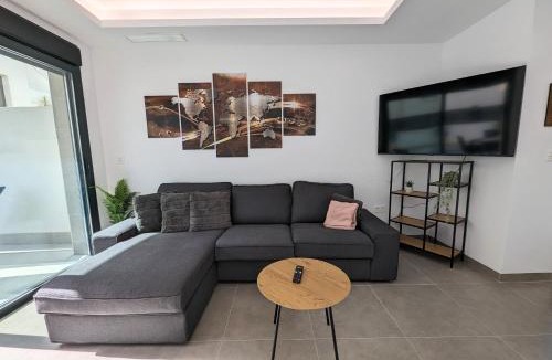 Los Montesinos House | R-58 New Luxury