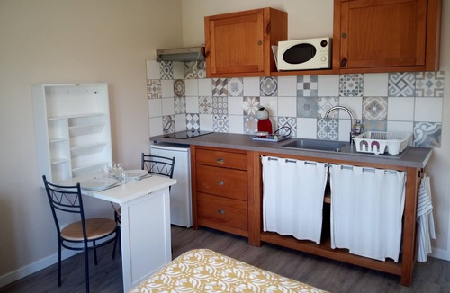 Challans Apartment | R & C - Room and Calm