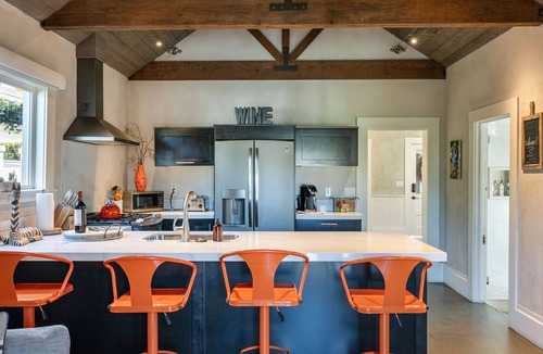 Downtown Napa Bed & Breakfast | R Inn Napa