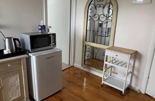 Maryborough Apartment | R&R Blue Diamond Luxury Studio Maryborough, Vic