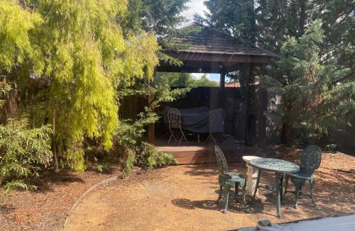 Maryborough House | R&R Blue Diamond Luxury Studio Maryborough, Vic