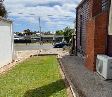 Maryborough House | R&R Blue Diamond Luxury Studio Maryborough, Vic