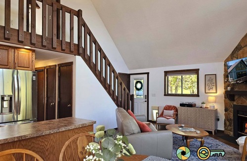 Mount Jackson Ski Chalet | R&R Chalet | Hot tub, fire pit, 5 acres!