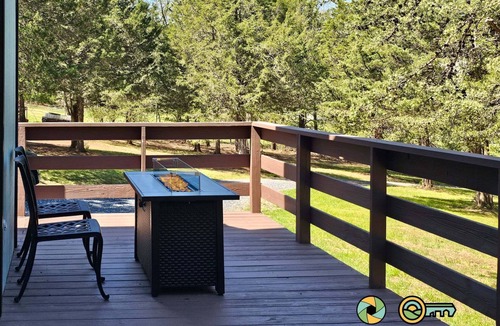 Mount Jackson Ski Chalet | R&R Chalet | Hot tub, fire pit, 5 acres!