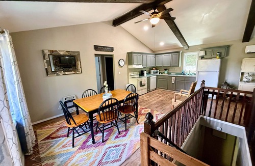 Mammoth Spring House | R&R is a cozy 2-bedroom home in Mammoth Spring with a view of the Spring River!