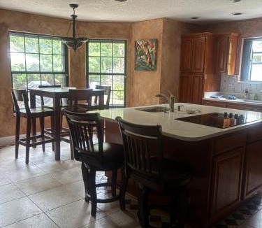 Tropic House | R-Room- 2nd floor in an Awesome Villa 20 minutes from the beach