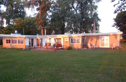 Kingsville House | R-Runaway On the Lake